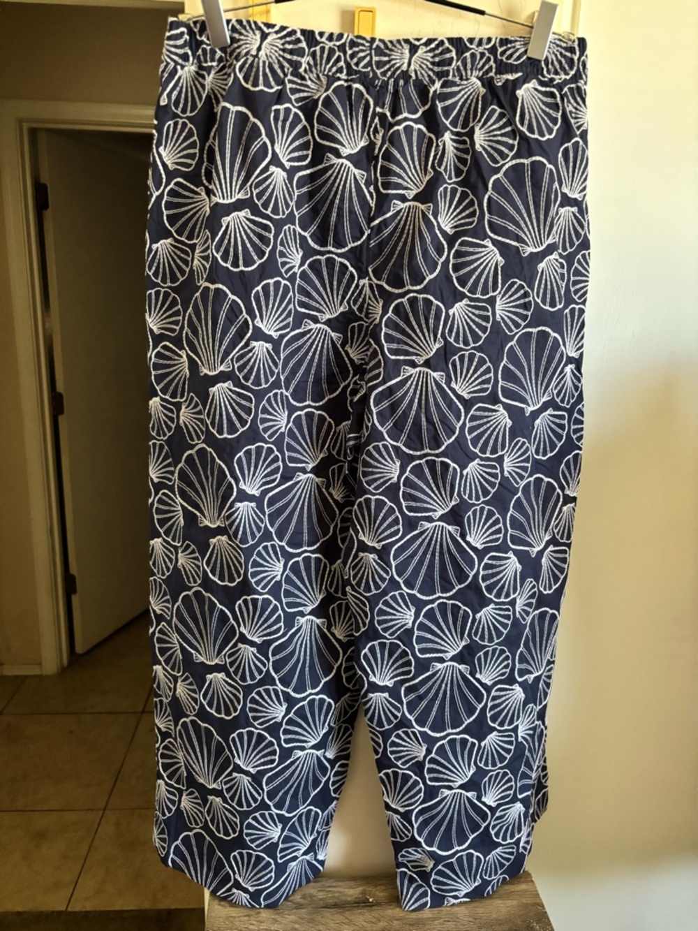 NWOT Cynthia Rowley Navy Blue Shell-Print Pants w/shells on drawstring, Size L - Picture 4 of 5